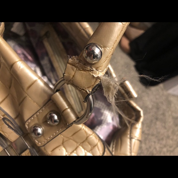 Guess purse - Picture 3 of 4